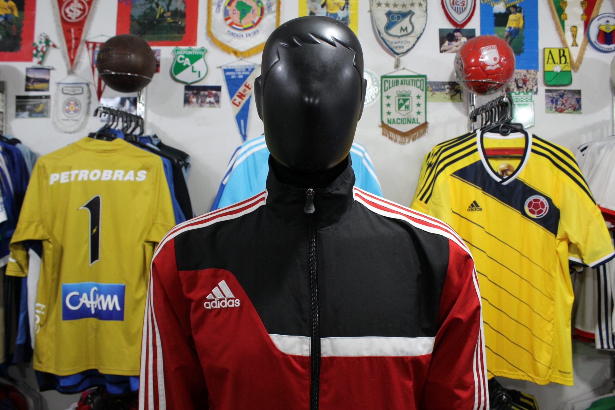 CHAQUETA ENTRENAMIENTO ADIDAS TALLA S Accesorios abril Ciudad de Camisetas