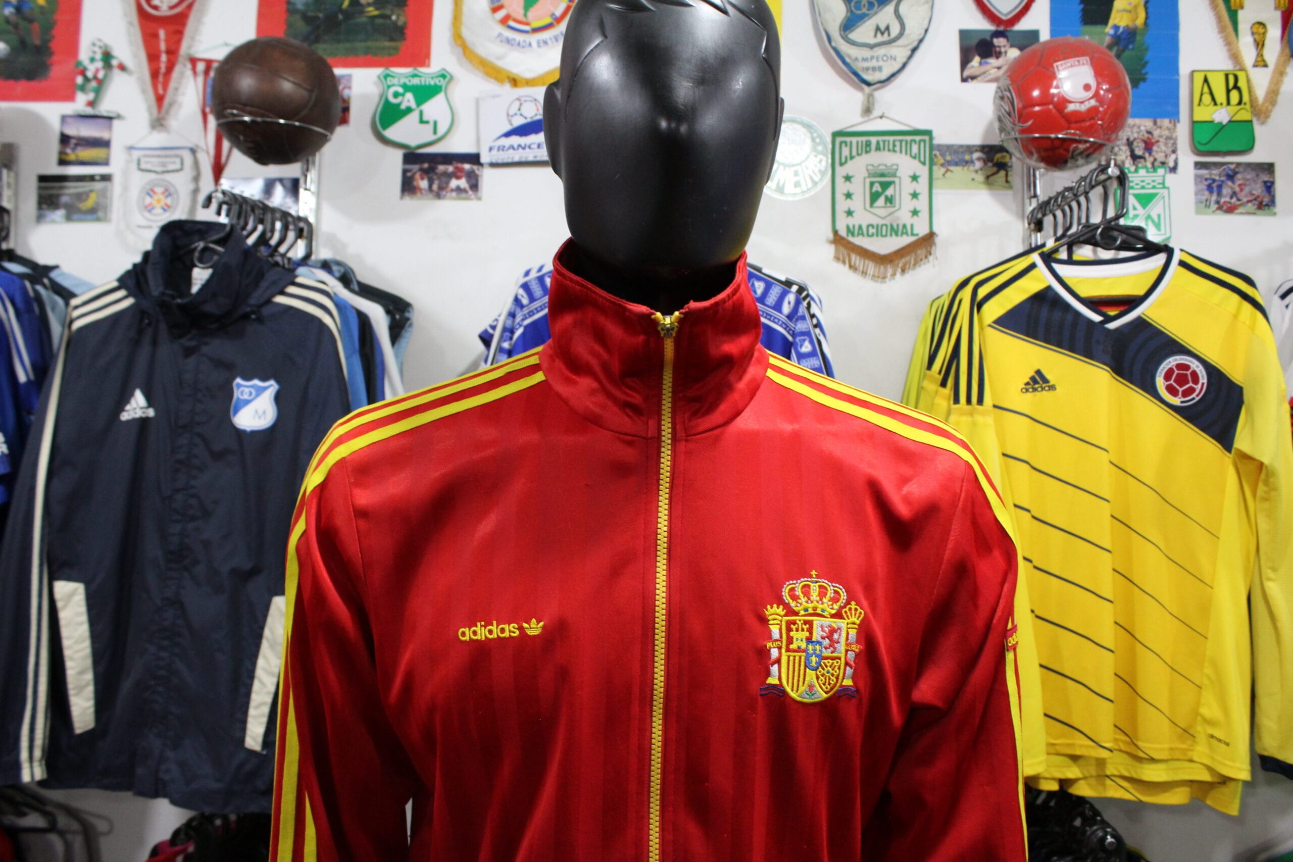 CHAQUETA SELECCION DE ESPANA ADIDAS TALLA M Europa junio Ciudad de Camisetas