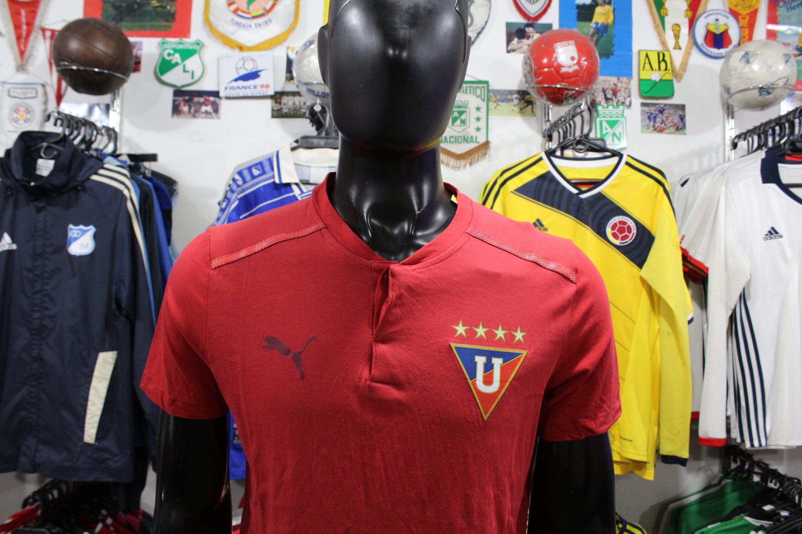 CAMISETA PRESENTACION LIGA DE QUITO DE ECUADOR PUMA TALLA M America junio Ciudad de Camisetas